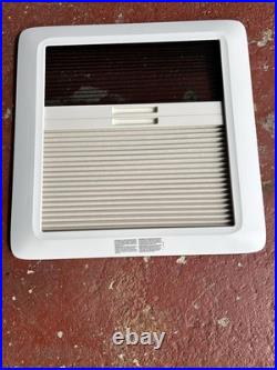 HEKI SKYLIGHT 400 X 400MM ROOF LIGHT CARAVAN / Motorhome