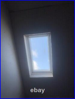 SKYLIGHT VELUX GGL CK042070 White Painted Centre Pivot Roof Window -55cm x 98cm