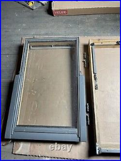 VELUX Pine 118 X 78cm Centre Pivot Roof Skylight Window Slate Flashing Included