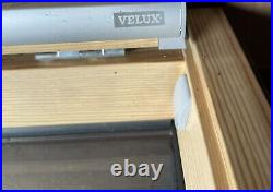 VELUX Pine 118 X 78cm Centre Pivot Roof Skylight Window Slate Flashing Included